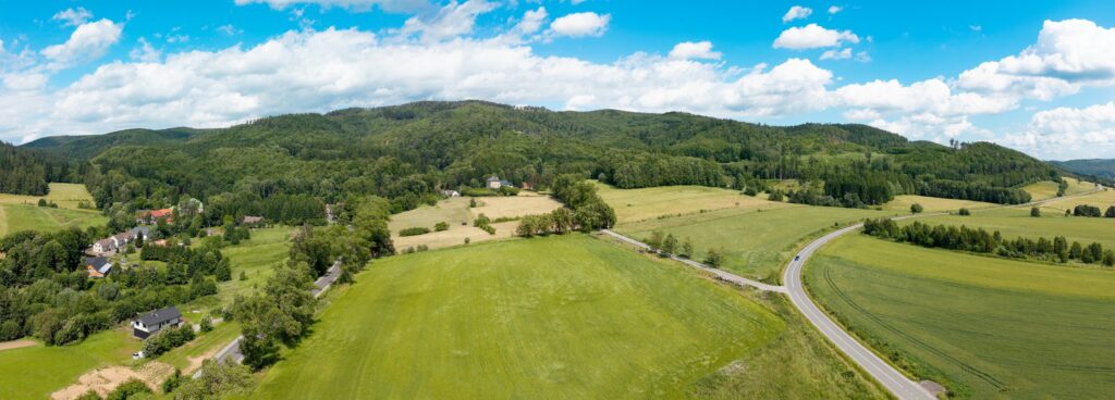 Panorama Gór Sowich znad Woliborza